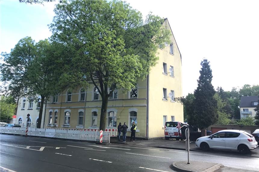 Das Deutsche Rote Kreuz testete die Bewohner eines Hauses an der Wittener Straße in Merklinde auf Corona.