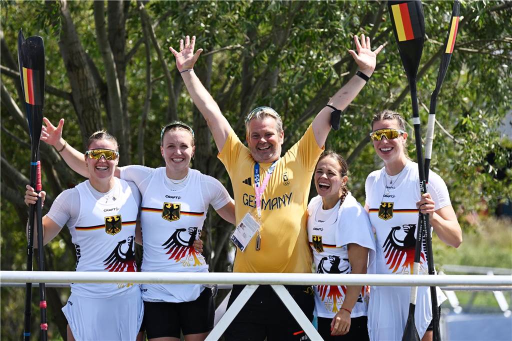 Olfenerin Jule Hake holt Olympische Medaille: Riesen-Erfolg für Kanutin vom KSC Lünen Vier Kanutinnen jubeln.