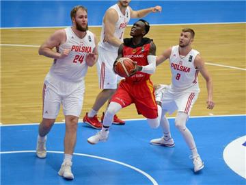 Das deutsche Team um Dennis Schröder unterlag Polen mit 75:80. Foto: Daniel Reinhardt