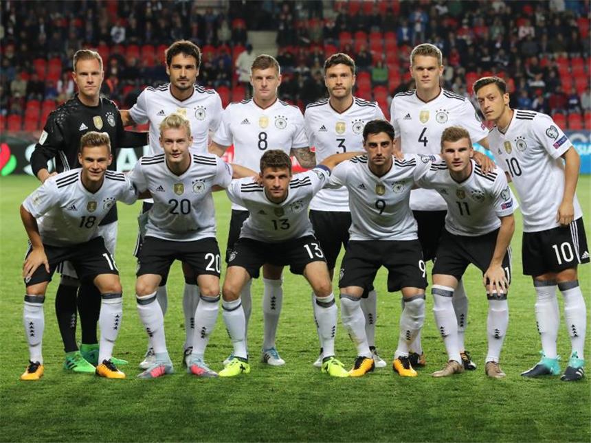 DFB-Team wieder die Nummer eins der Fußball-Welt Das DFB-Team steht in der FIFA-Rangliste wieder auf Platz eins. Foto: Jan Woitas