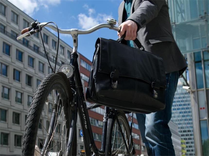Dienstrad günstig erworben: Vorteil muss versteuert werden Das Dienstrad nach der Leasingzeit abgekauft? - Dann fallen Steuern an. Foto: Andrea Warnecke/dpa-tmn