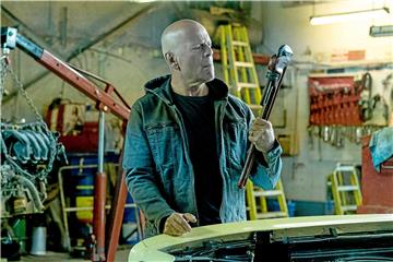 Das Ding wird er jemandem über den Schädel ziehen: Bruce Willis spielt den Rächer Paul.