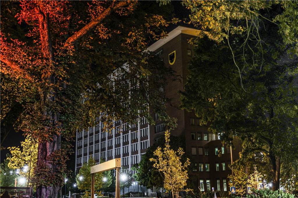Verbot von Beleuchtung: Wie groß ist der Unterschied in Dortmund? Das Dortmunder Stadthaus in der Nacht vom 1. auf den 2.9.
