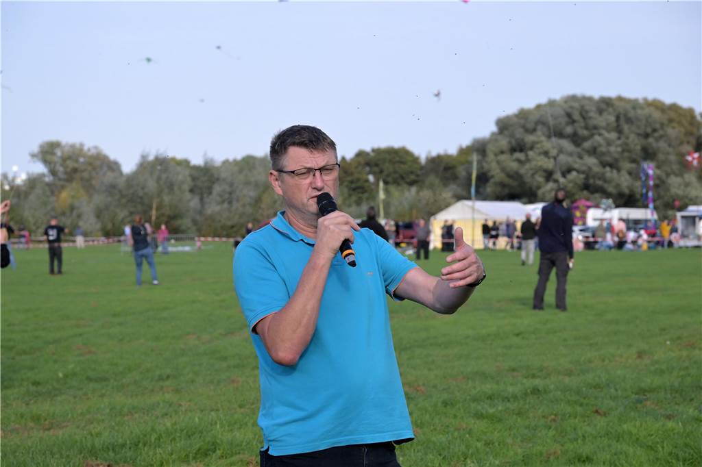 Das Drachenfest lockte bei strahlendem Sonnenschein am Samstag viele Besucher mit großen und kleinen Drachen an. Wir waren mit der Kamera dabei.