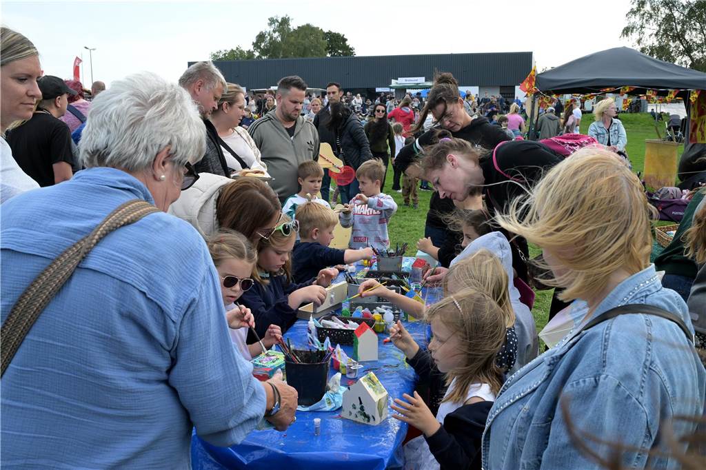 Das Drachenfest lockte bei strahlendem Sonnenschein am Samstag viele Besucher mit großen und kleinen Drachen an. Wir waren mit der Kamera dabei.