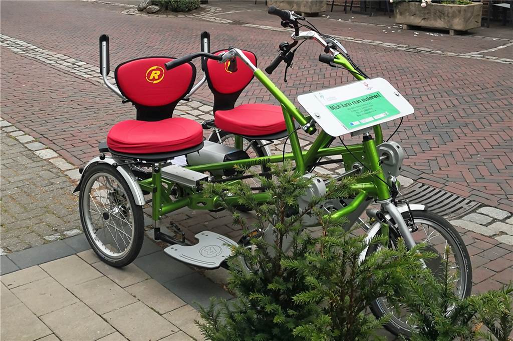 Endlich wieder mobil: Selbsttest auf der Naturtour mit Spezial-Fahrrad Das Dreirad-Tandem ist speziell für Menschen mit Einschränkungen konzipiert.