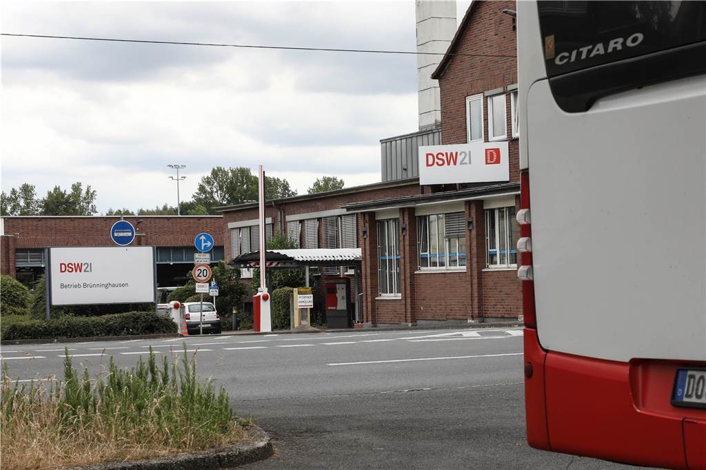 Stadtwerke wollen erstmals E-Busse rollen lassen: Fahrgäste müssen aber umsteigen Das DSW21 Busdepot