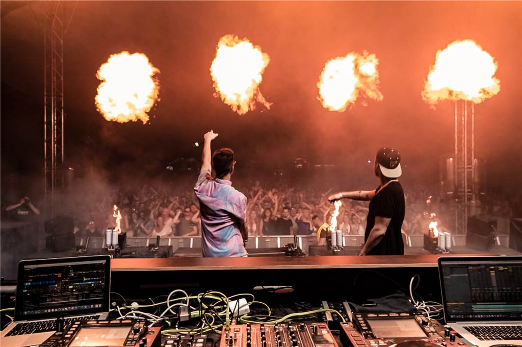 Ein Jahr und seine Bilder: Was hat uns in Haltern 2022 beschäftigt? Das Duo YouNotUs stand beim Sunset Beach Festival 2022 auf der Bühne