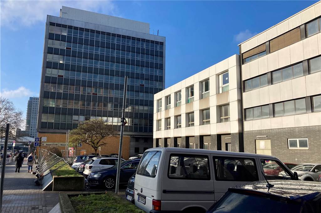 Neuer Anlauf für marodes DB-Haus am Dortmunder Hauptbahnhof Das ehemalige DB-Bürohochhaus und die Nebengebäude am Hauptbahnhof stehen vor dem Abriss.