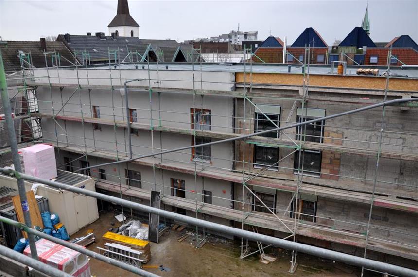 Fassade des Hertie-Hauses in Lünen ist bald fertig Das ehemalige Hertie-Haus in Lünen nimmt Gestalt an. Im ersten Quartal 2016 sollen bereits die ersten Bewohner einziehen.