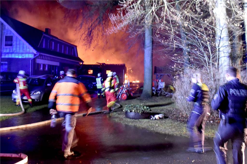 Das ehemalige Stallgebäude grenzt unmittelbar an das Wohnhaus an. Die Feuerwehr konnte ein Übergreifen der Flammen allerdings verhindern.