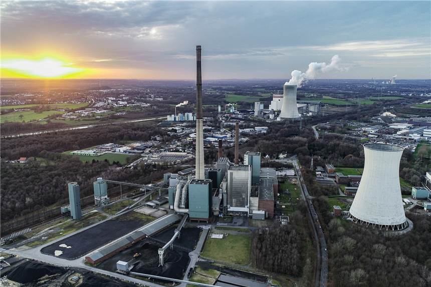 Hagedorn nennt Details für Sprengung des Steag-Kraftwerks in Lünen Das ehemalige Steag-Kraftwerk in Lünen - hier im Vordergrund auf einem Bild von Januar 2020 - wird am 28. März endgültig verschwunden sein.
