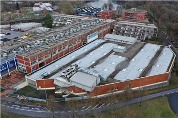 Das ehemaligen Globus-Center an der Marktallee (im Hintergrund die Ladenpassage Wulfener Markt) wird von der Goodsforbusiness GmbH als Standort für das Zentrallager für Bürobedarf genutzt.