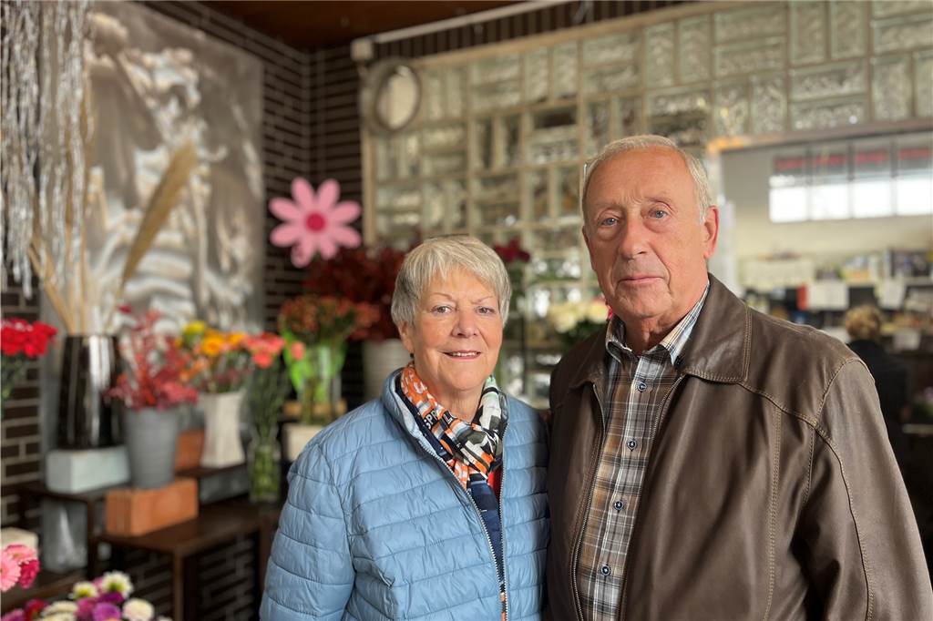 Viele Erinnerungen: Kunden nehmen Abschied von Blumen Schlieker Frau und Herr Jerrhoff