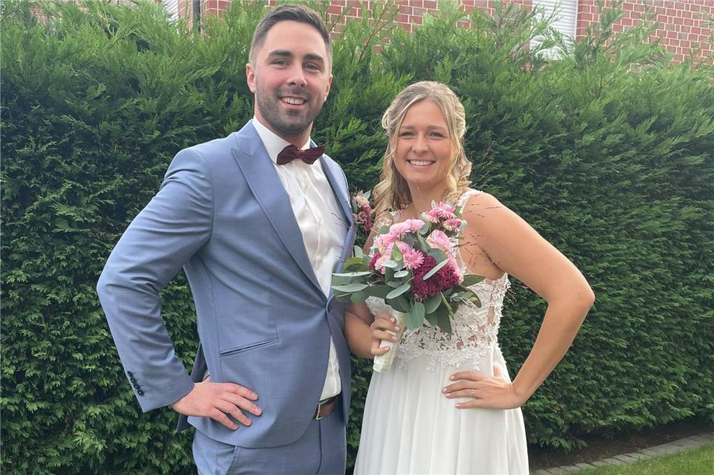 Pascal und Carolin heiraten in der Schlossmühle: Kirchliche Trauung am Ort des Kennenlernes Pascal und Carolin Muhlberg.
