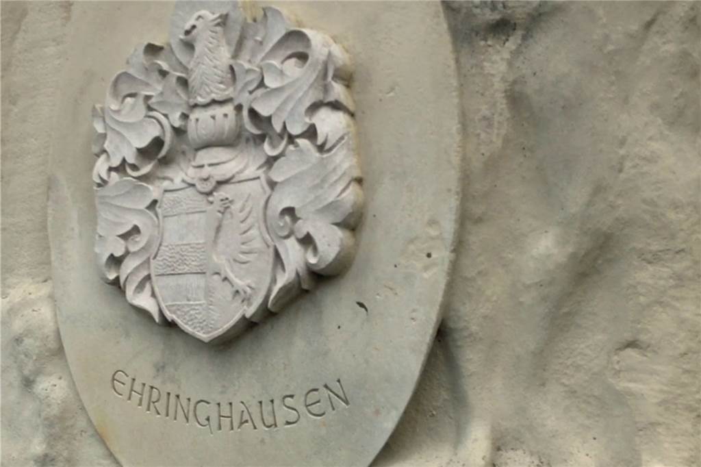 Ein Vulkanausbruch sorgte dafür, dass Werne ein besonderes Grabmal bekam Das Ehringhausen-Wappen wurde 2013 neu in den Stein eingraviert.