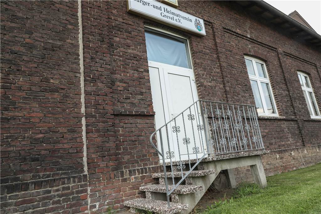 Stadt stellt „zufriedenstellende Lösung“ für Heimbewohner bei der Kommunalwahl in Aussicht Das einen Kilometer entfernte Wahllokal, in dem die Heimbewohner wählen sollten. Die Treppen sind ein Problem.
