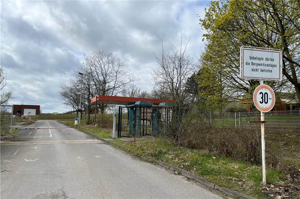 Denkmalschutz AV 8: Das Land hat jetzt das letzte Wort Einfahrtstor von Schacht AV 8 steht offen.