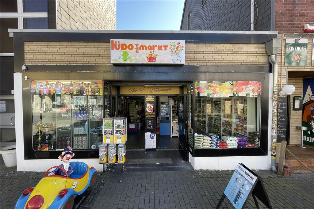 Schaker Kassem möchte Ex-Kiosk zu einem Mini-Supermarkt machen Eingang zum "Lüdo Mini-Markt" in der Limbecker Straße in Lütgendortmund.