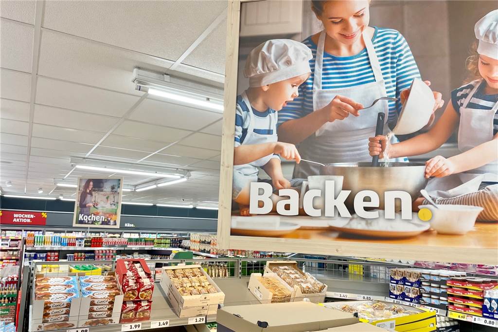 Erste Eindrücke aus dem „neuesten Penny-Markt der Welt“ Das Einkaufserlebnis ist in bestimmte Bereiche eingeteilt.