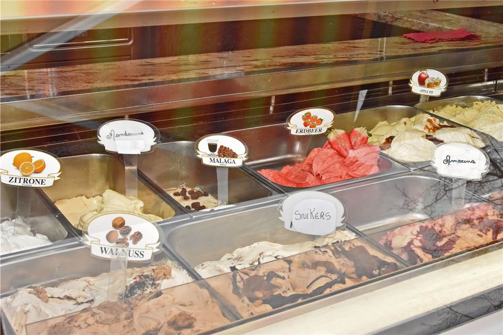 Neuer Eisdielen-Besitzer im EKS ist in Dortmund ein echter Eis-Promi Das Eis aus eigener Herstellung verkauft der neue Besitzer Lockdown-bedingt nur zum Mitnehmen.