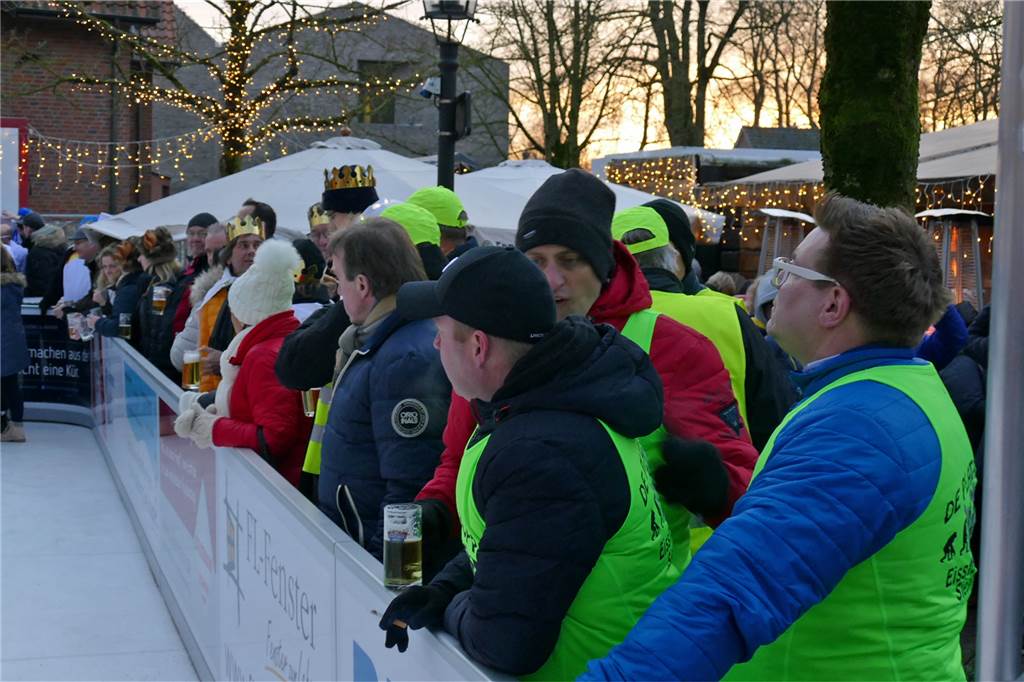 Das Eisstockschießen war gut besucht.
