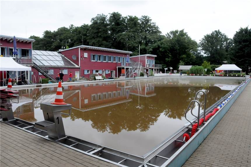 Yoga, Fotos und Kuchen fürs Elsebad: Die Spendenaktionen laufen auf Hochtouren Das Elsebad braucht Unterstützung - für die einige Schwerterinnen und Schwerter sorgen.