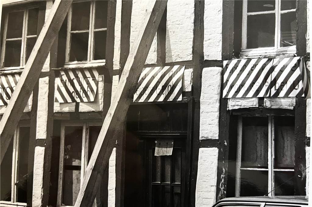 Heftiger Streit: So verschwand das Elternhaus von Alexander Lebenstein Das Haus Lebenstein rottet vor sich hin.