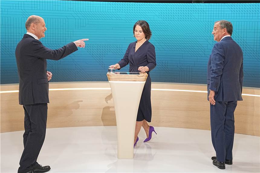 Zuschauer sagen: Olaf Scholz gewinnt - doch überraschende Entwicklungen während des Triells Das Ergebnis des Debat-O-Meters in der Zuschauerbewertung des Triells von Sonntagabend ist eindeutig. Olaf Scholz (SPD, l.) landete klar vor Annalena Baerbock (Grüne, Mitte) und Armin Laschet (CDU, r.). Dabei gibt es erstaunliche Nuancen in den Einzelerwertungen.