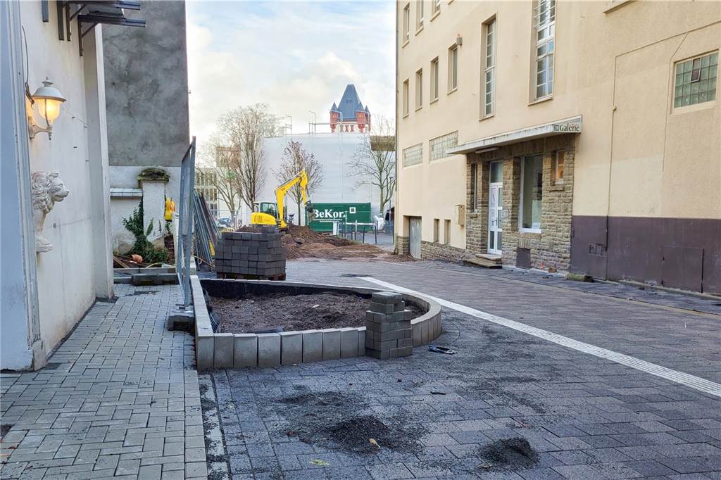 Das erste Baumbeet am neuen Verbindungsweg ist bereits angelegt.