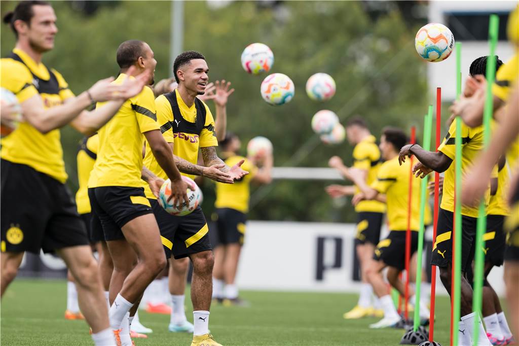 Das erste BVB-Training in Singapur.