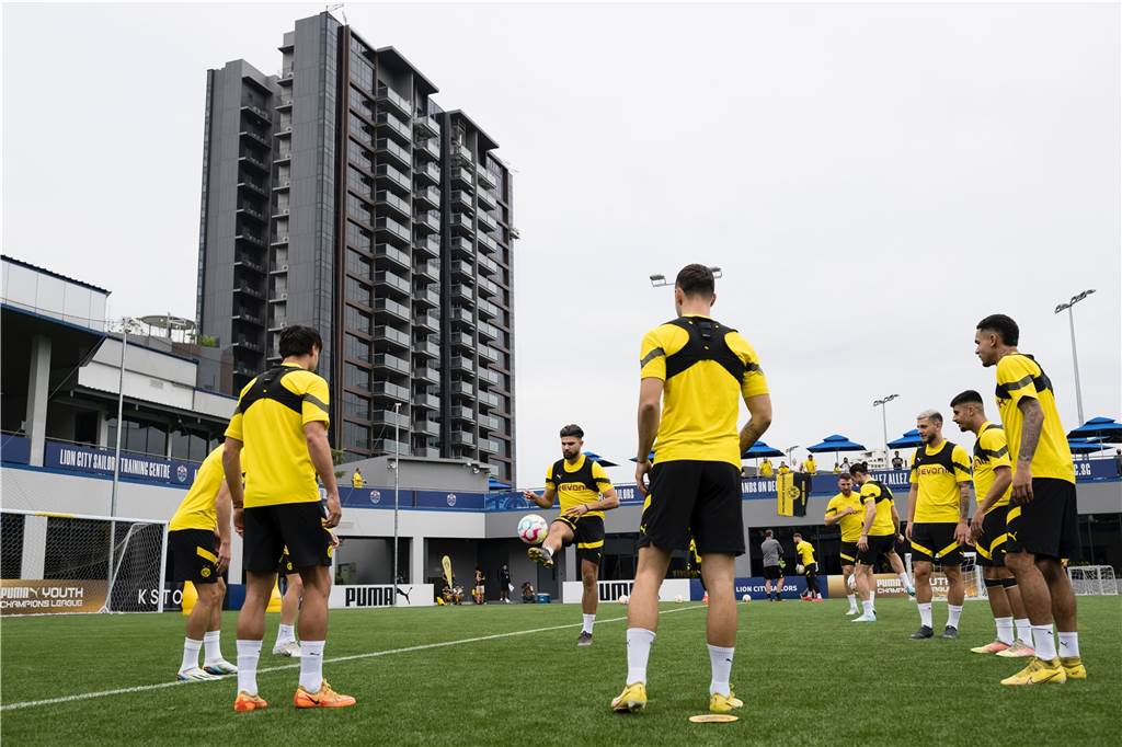 Das erste BVB-Training in Singapur.