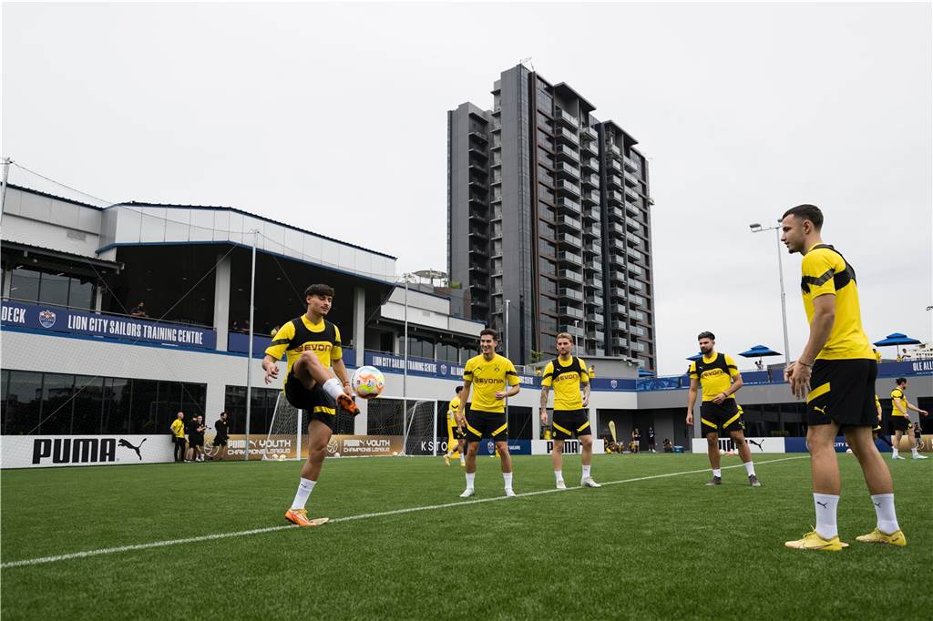 Das erste BVB-Training in Singapur.