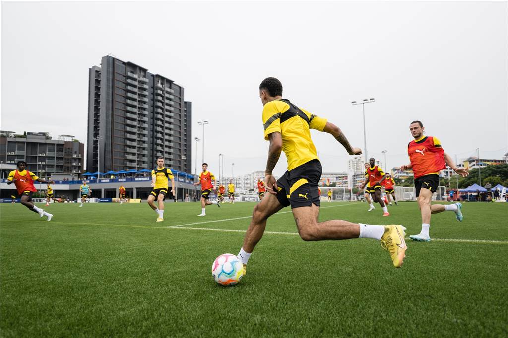 Das erste BVB-Training in Singapur.