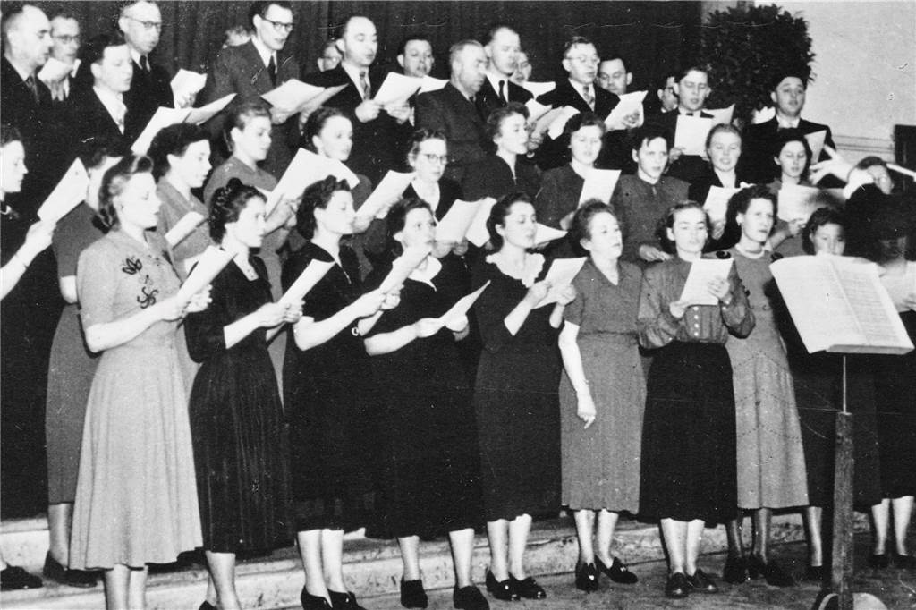 150 Jahre: Der Olfener Kirchenchor feiert dieses Jahr einen besonderen Geburtstag Das erste Foto aus dem Archiv des Kirchenchores, auf dem auch singenden Frauen zu sehen sind.