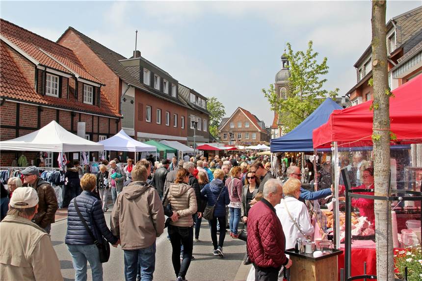 Maimarkt in Nordkirchen: „Langsam das Vertrauen wieder aufbauen“ Das erste Mal seit Beginn der Corona-Pandemie findet der Maimarkt in Nordkirchen statt. Eine Maskenpflicht gibt es nicht, dennoch raten die Verantwortlichen zur Vorsicht.