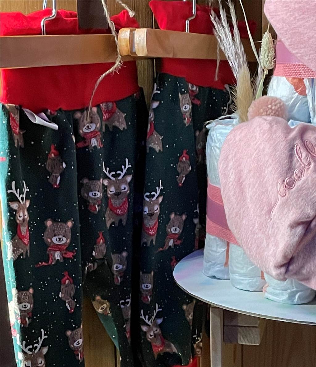 Von Windeltorte bis Weihnachtsdeko – Selbstbedienungsschrank öffnet Weinachtshose für Kinder