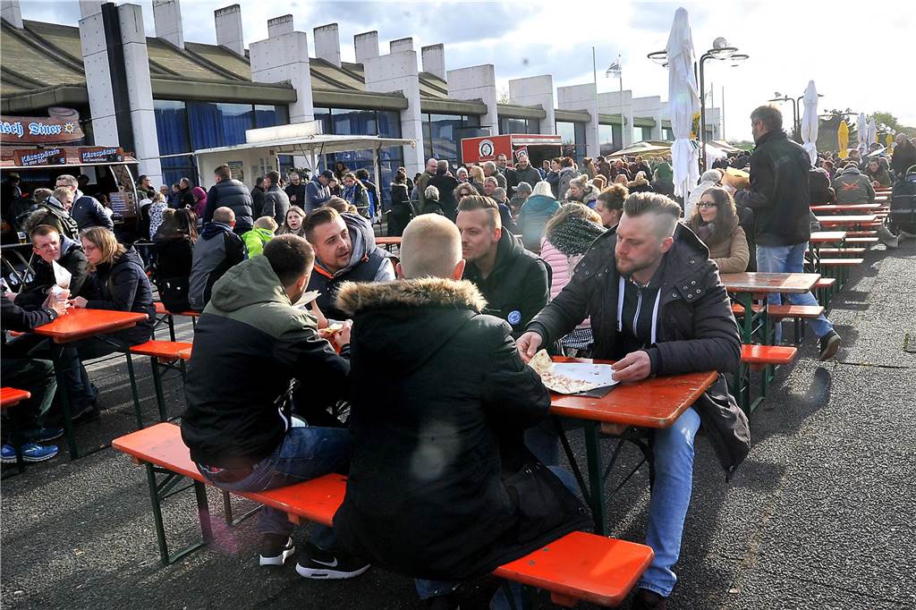 Castroper Markt wird zum Beach: Neues Sommer-Festival kommt aus Dortmund Das erste Street Food & Music Festival fand 2017 auf dem Europaplatz statt. Jetzt geht der Veranstalter in die Altstadt und baut dort einen Beach auf.