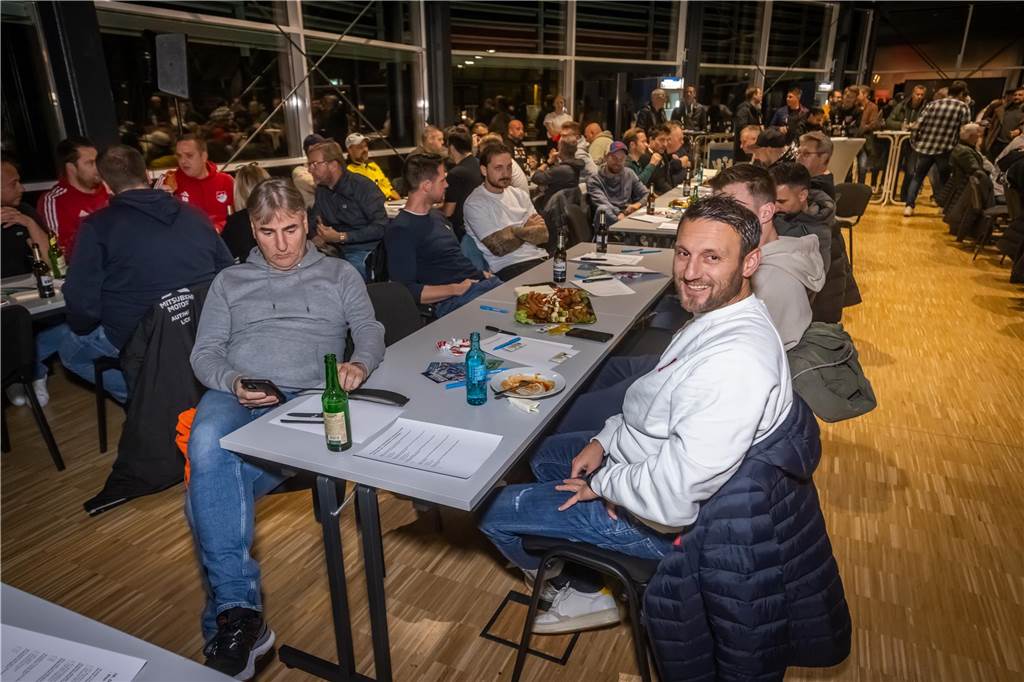 Das erste Zusammenkommen der Dortmunder Amateurfußball-Community gab es bei der HSM-Auslosung am Montag.