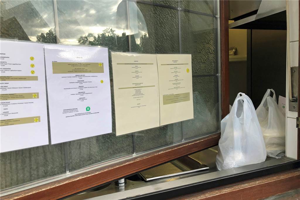 Restaurant Wetterkamp im Check: Wild und Fisch schmecken auch zu Hause Das Essen zum Mitnehmen wird aus dem Fenster gereicht.