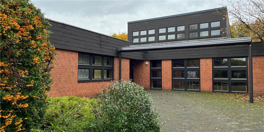 Diakonie baut im Garten des Gemeindezentrums ein Haus für Kinder Das evangelische Gemeindezentrum Im Hundel wurde 1981 eingeweiht, es steht auf einem 4000 Quadratmeter großen Grundstück.