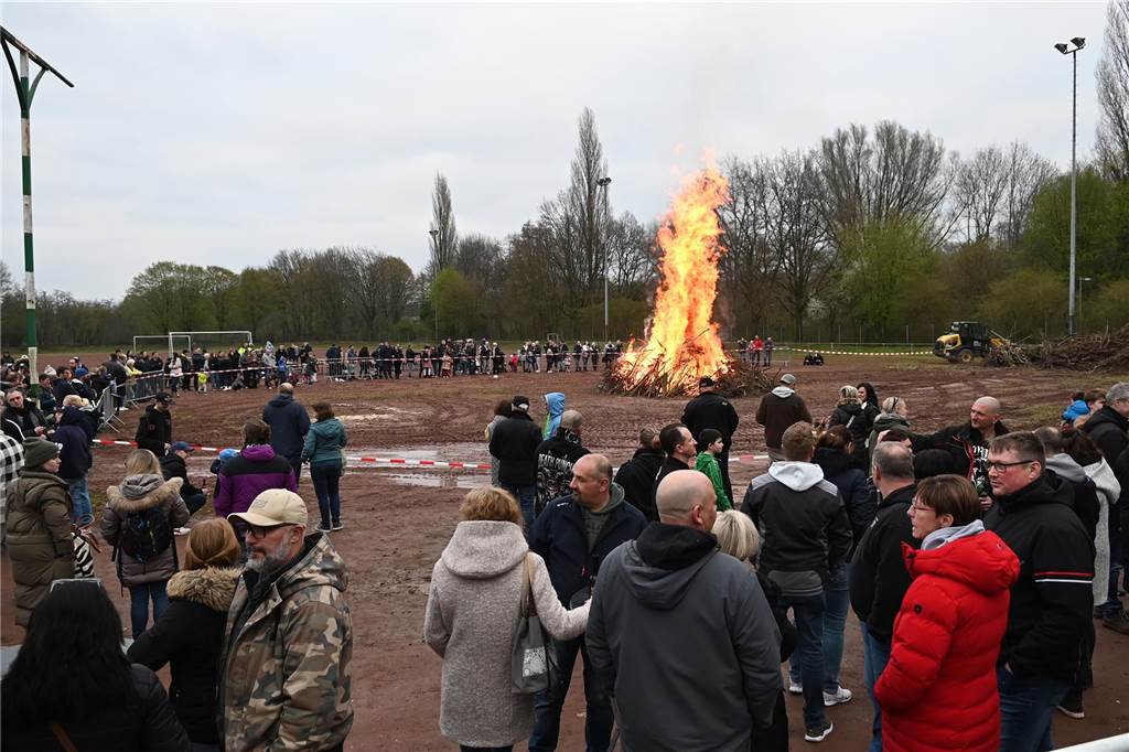 Das Familien-Osterfeuer kam gut an.