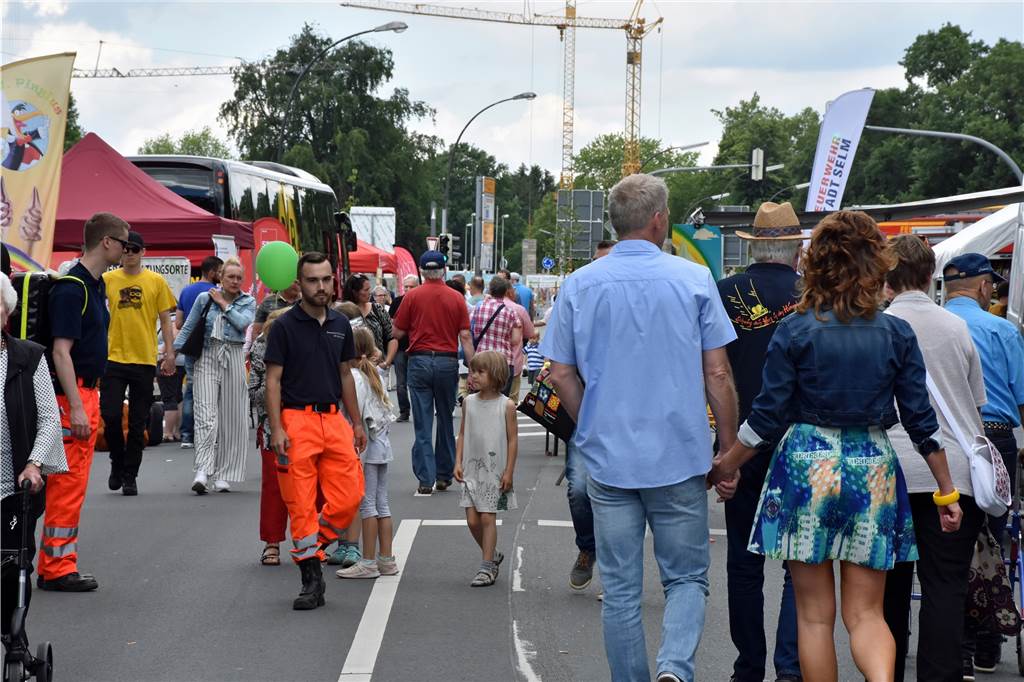 Corona-Krise in Selm: Kann das Stadtfest im Juni laufen? Das Familienfest am Stadtfest-Sonntag ist beliebt in der Region. Die Stadt wartet noch ab, wie sich die Lage in Sachen Corona-Krise entwickelt. Abgesagt ist das Stadtfest bisher nicht.