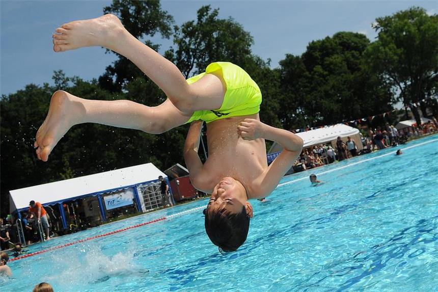 Familienfest im Parkbad Nord bei bestem Wetter Das Familienfest im Parkbad Nord war ein erfolgreicher Startschuss in die Freibadsaison 2015.