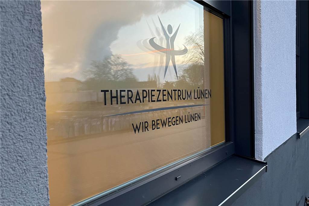 Physiotherapeut sauer: „Corona-Entschädigung ist den Aufwand nicht wert“ Das Fenster des Therapiezentrums Lünen.