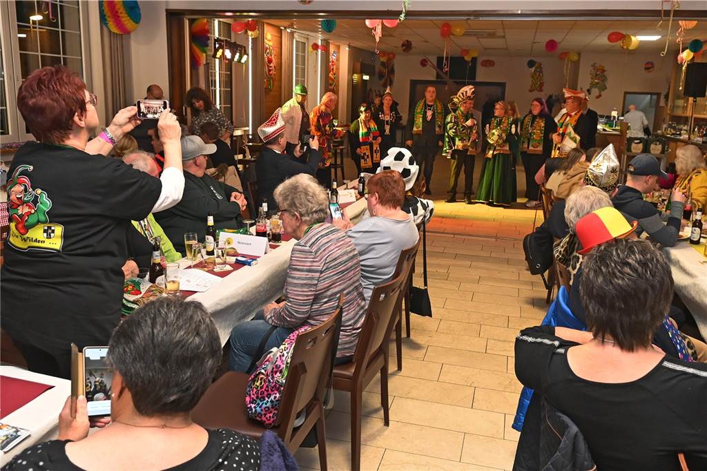 Das Festkomitee des Dorstener Karnevals feierte am Samstagabend ausgelassen und mit tollem Programm den „Kappenball“ in der Holsterhausener Gaststätte Adolf.