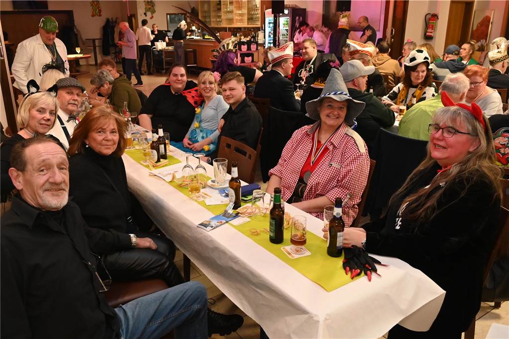 Das Festkomitee des Dorstener Karnevals feierte am Samstagabend ausgelassen und mit tollem Programm den „Kappenball“ in der Holsterhausener Gaststätte Adolf.