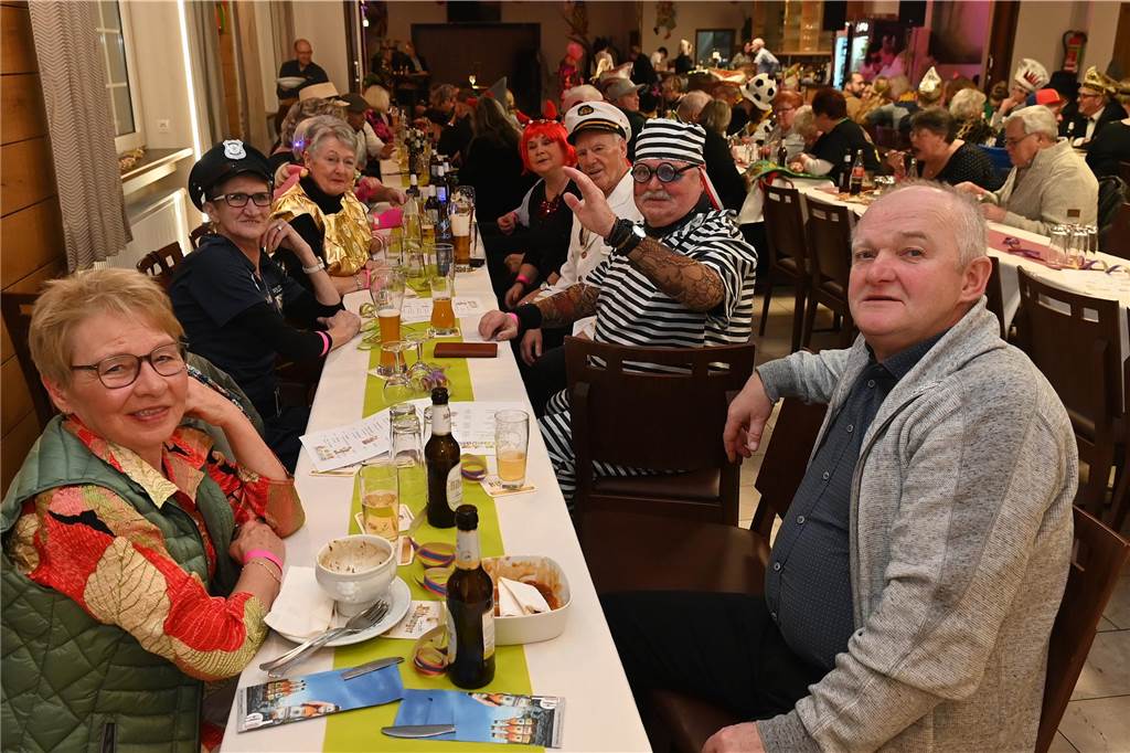 Das Festkomitee des Dorstener Karnevals feierte am Samstagabend ausgelassen und mit tollem Programm den „Kappenball“ in der Holsterhausener Gaststätte Adolf.