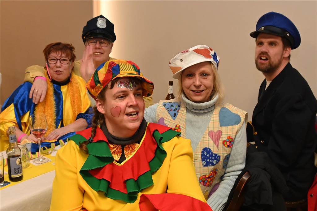 Das Festkomitee des Dorstener Karnevals feierte am Samstagabend ausgelassen und mit tollem Programm den „Kappenball“ in der Holsterhausener Gaststätte Adolf.