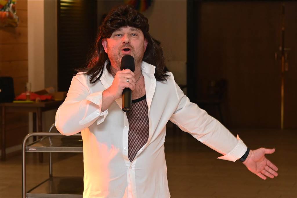 Das Festkomitee des Dorstener Karnevals feierte am Samstagabend ausgelassen und mit tollem Programm den „Kappenball“ in der Holsterhausener Gaststätte Adolf.